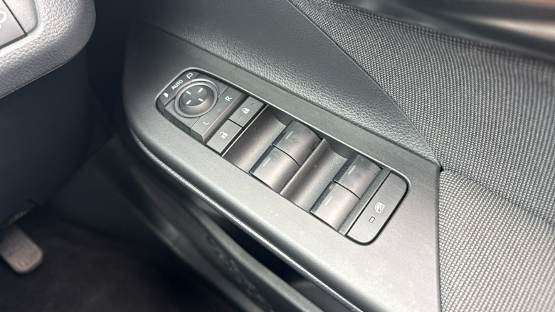 Toyota C-HR 1.8 Hybrid Design 5dr CVT Hybrid Hatchback